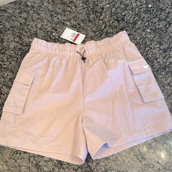 Nike Pants - Nike loose fit high rise pocket shorts NWT L